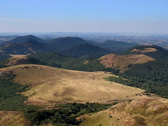 Comprendre la géologie des volcans d'Auvergne