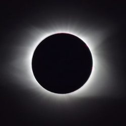 Éclipse totale de Soleil