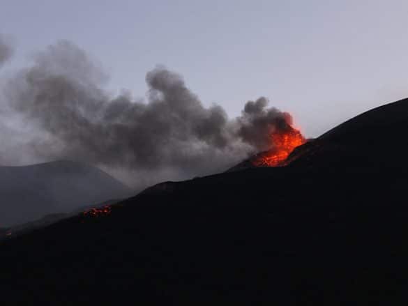 Chronique Vulcania et La Montagne : les volcans gardent leur feu sacré