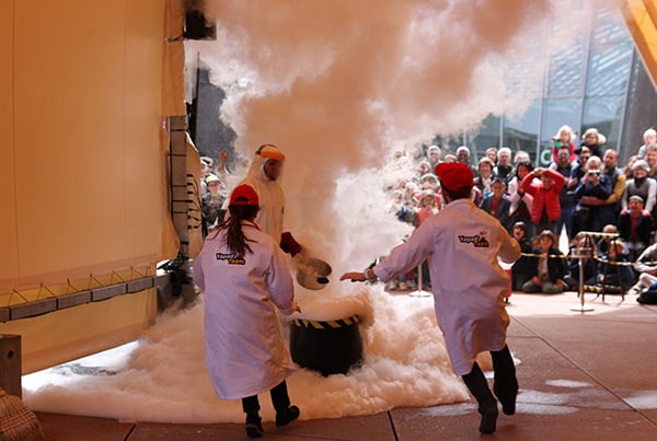 La science devient un spectacle où le public interagit avec les animateurs scientifiques ! Rencontrez le Professeur Yapadrisk et ses expériences folles, pleines d’humour !
📅 Tous les jours du 6 avril au 5 mai
📅 Du 8 au 12 mai
📅 Du 18 au 20 mai
📅 Tous les week-ends du 6 mai au 7 juillet