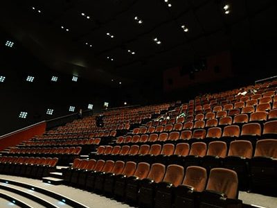 conferences-ecran-geant_400x400
